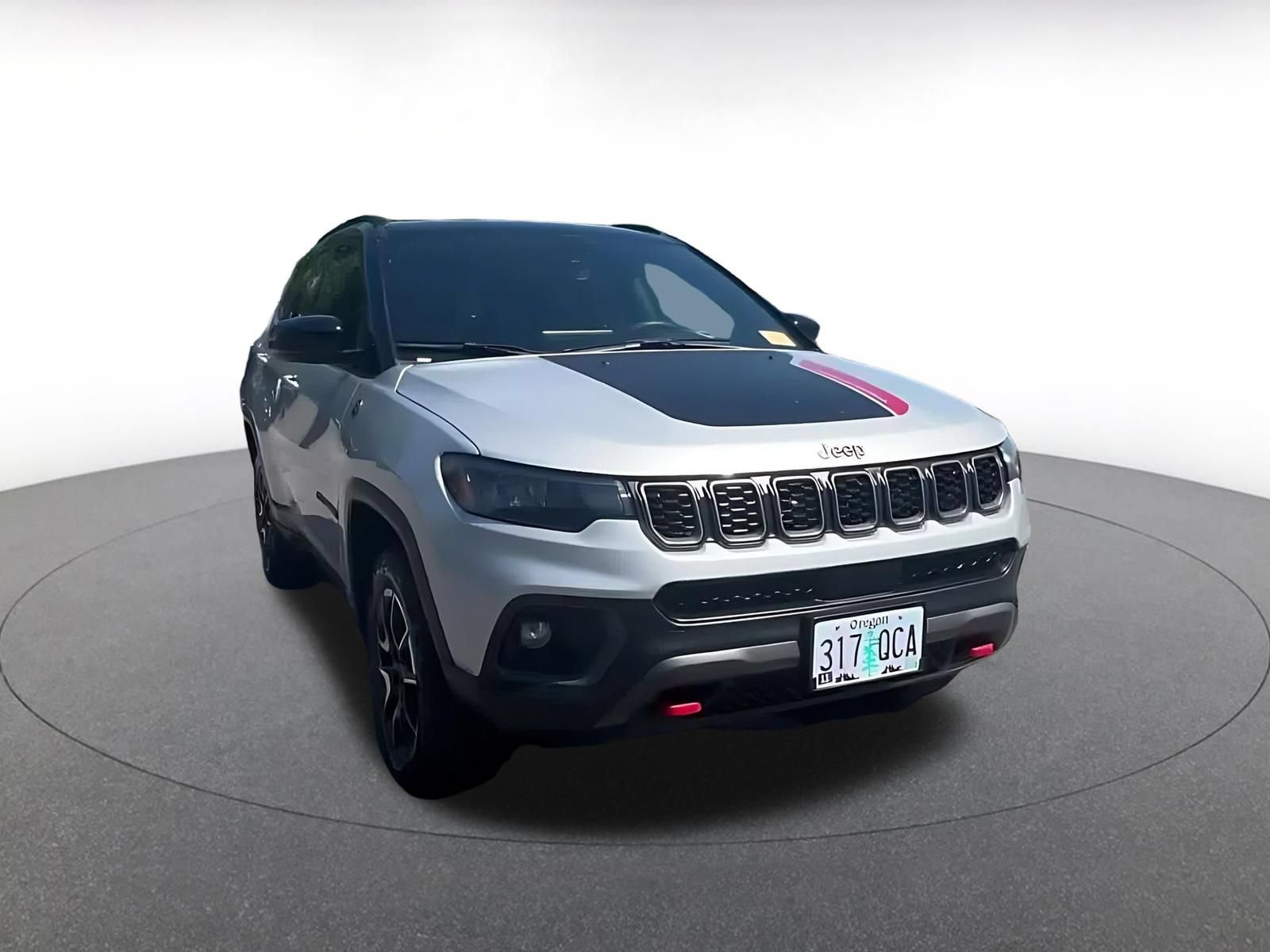 Used 2025 Jeep Compass Trailhawk AWD/4WD image 3