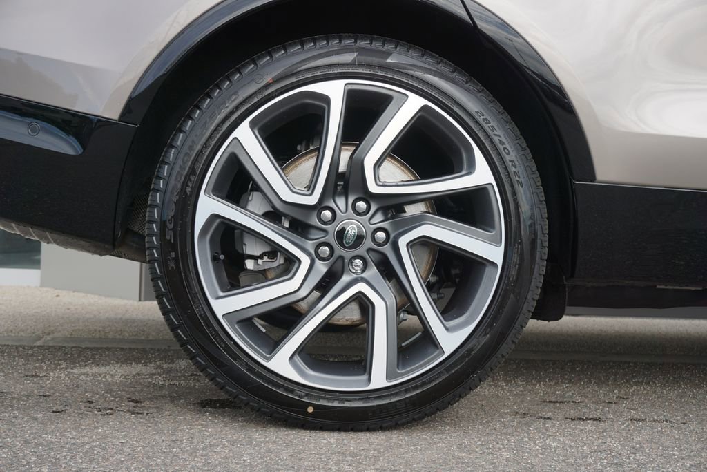 New 2025 Land Rover Discovery Dynamic SE image 34