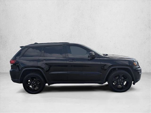 Used 2019 Jeep Grand Cherokee Laredo image 4