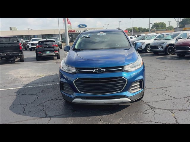 Certified 2020 Chevrolet Trax LT w/ LT Convenience Package FWD image 3