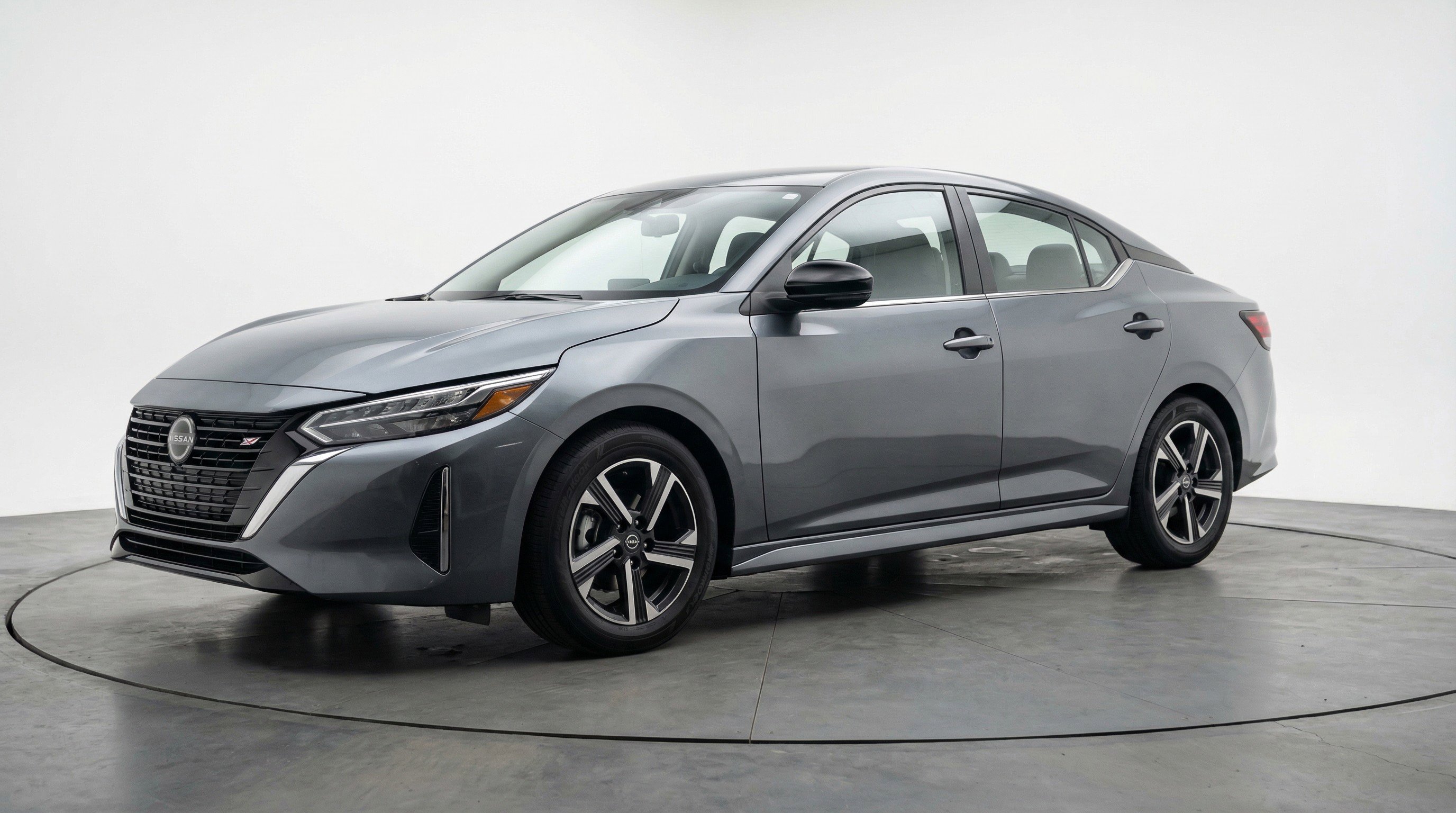 Used 2025 Nissan Sentra SV image 3