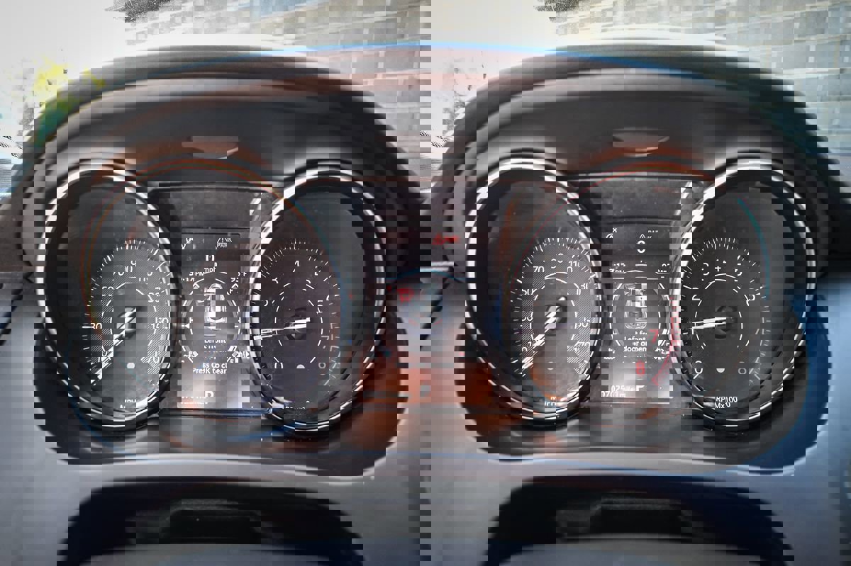 Used 2018 Jaguar E-PACE image 10