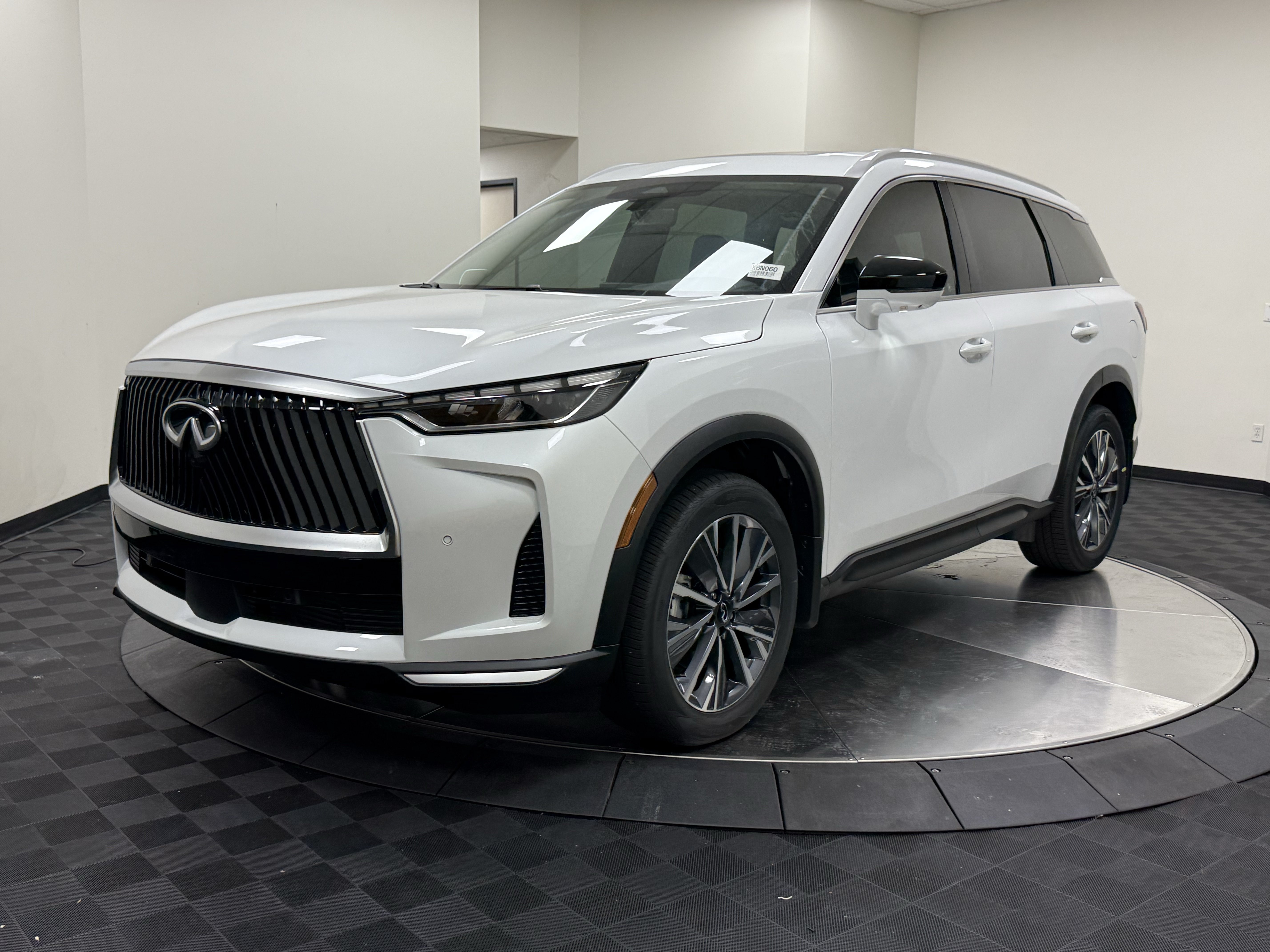 Certified 2027 INFINITI QX60 Luxe w/ Family Package FWD image 3