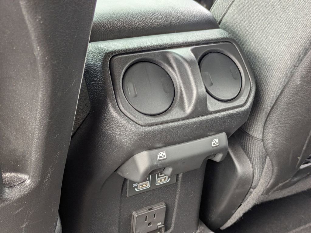 Used 2025 Jeep Wrangler Unlimited Rubicon w/ Convenience Group AWD/4WD image 26