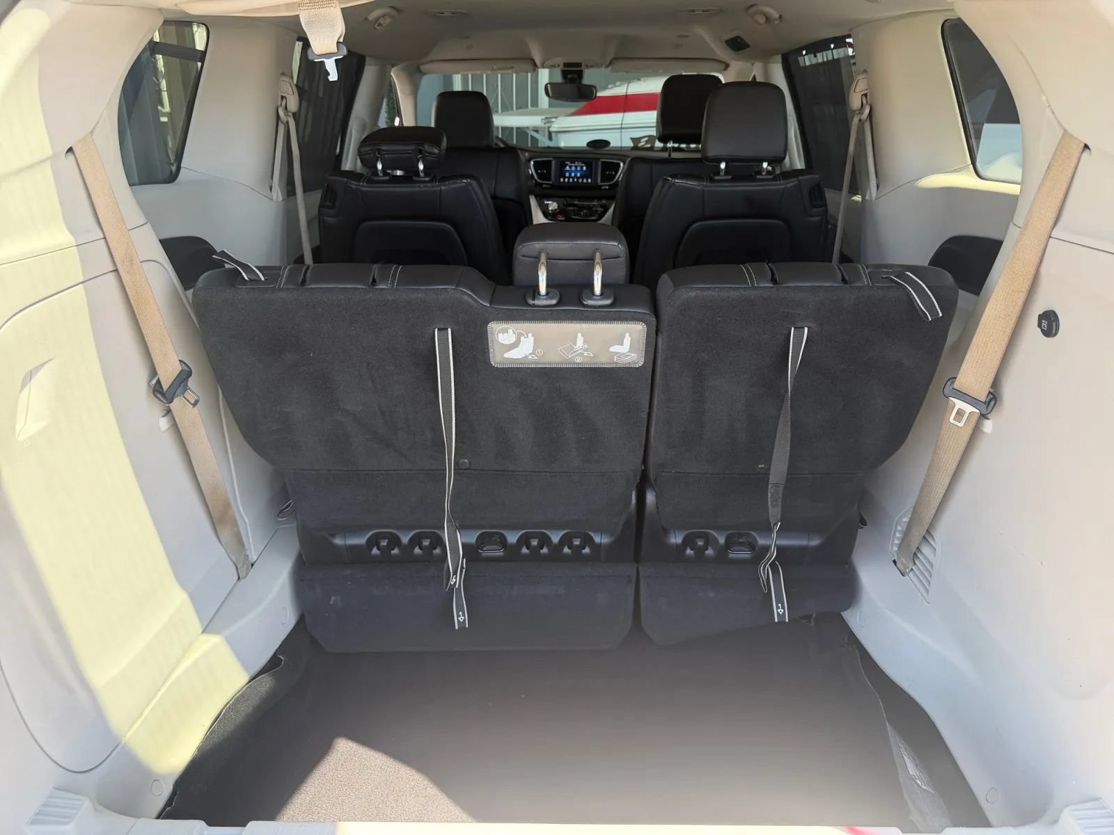 Used 2020 Chrysler Voyager Lxi FWD image 22