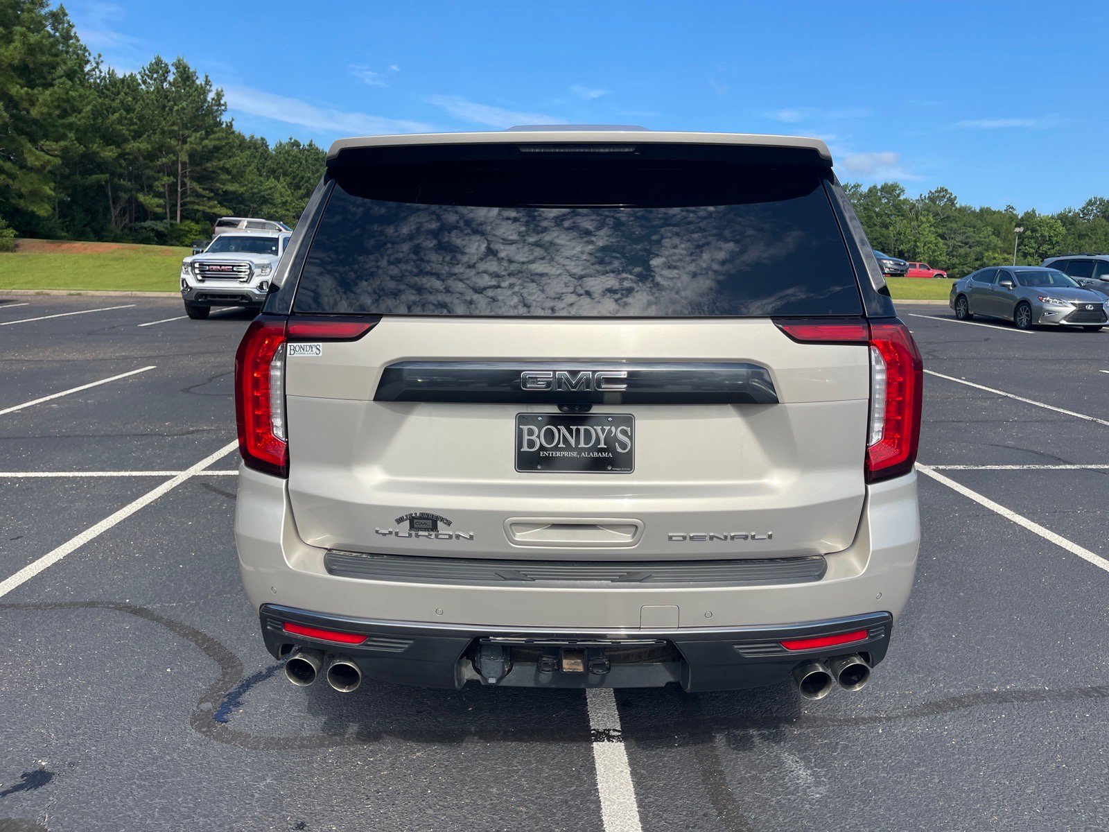 Used 2023 GMC Yukon Denali Ultimate AWD/4WD image 15