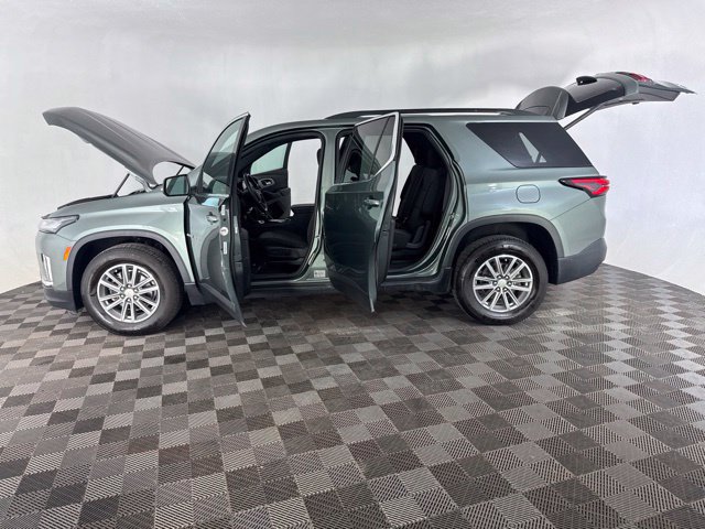 Used 2023 Chevrolet Traverse LT AWD/4WD image 9