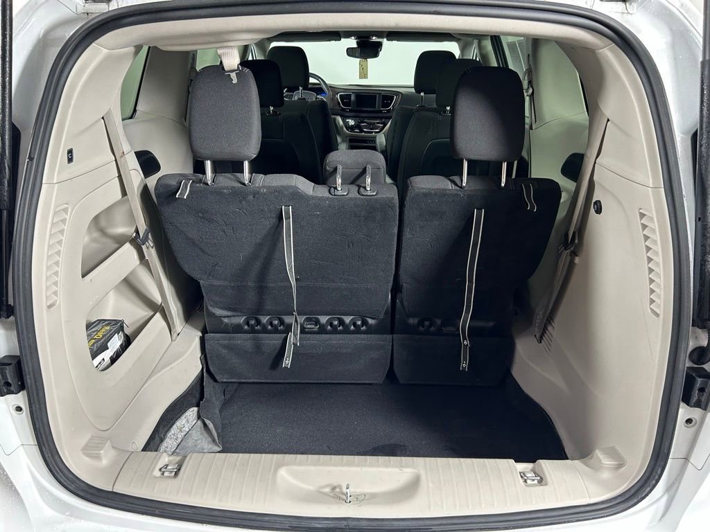 Used 2023 Chrysler Voyager LX FWD image 19