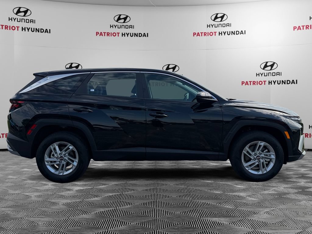 Used 2025 Hyundai Tucson SE AWD/4WD image 2