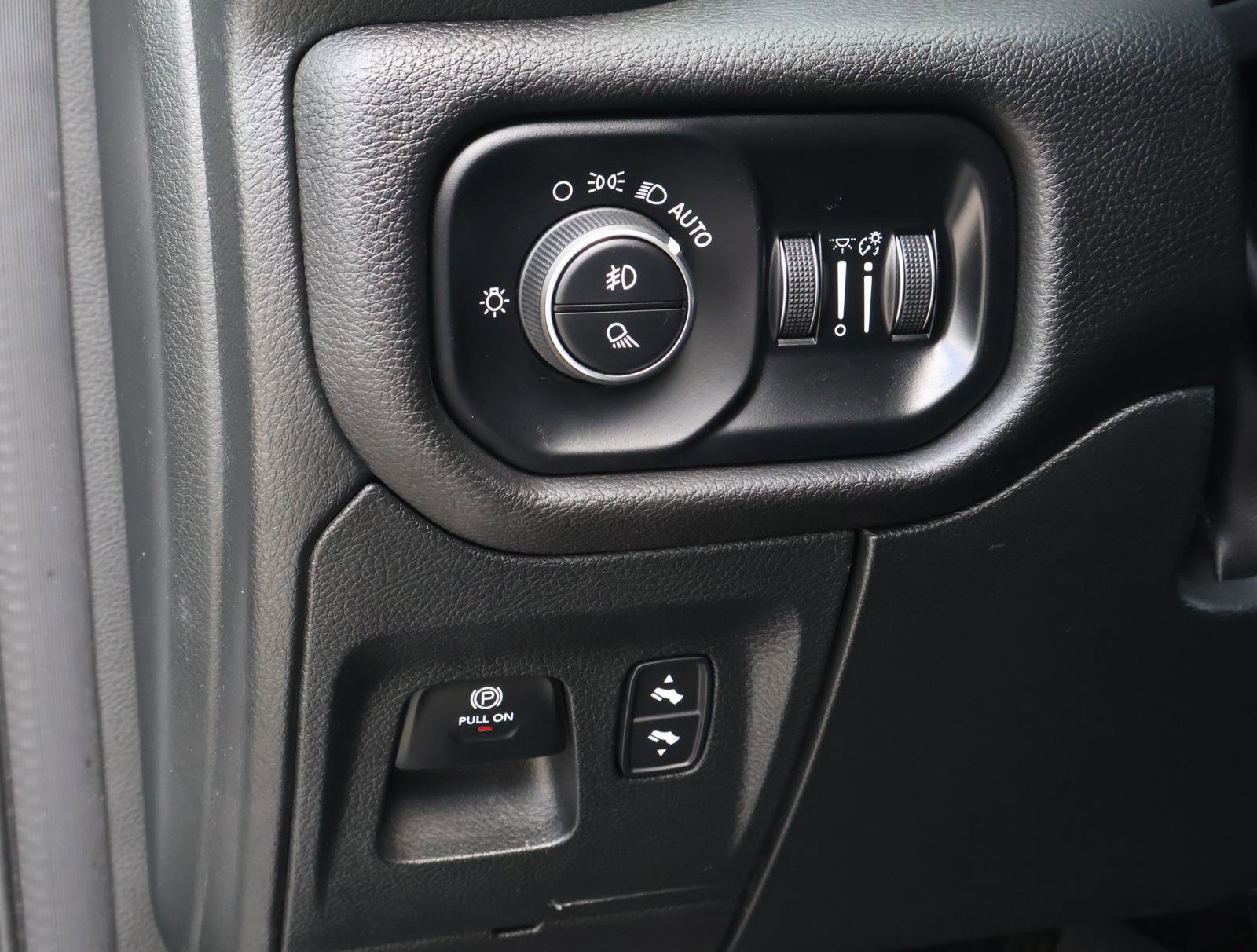 Used 2024 RAM 1500 Laramie AWD/4WD image 24