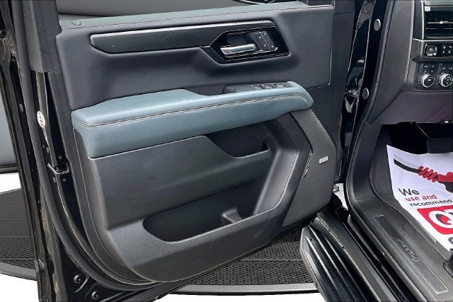 Used 2025 GMC Yukon XL AT4 AWD/4WD image 20
