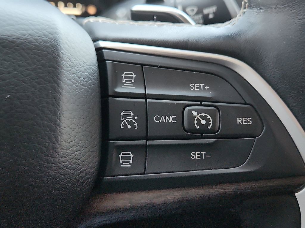 Used 2021 Jeep Grand Cherokee L Limited AWD/4WD image 26
