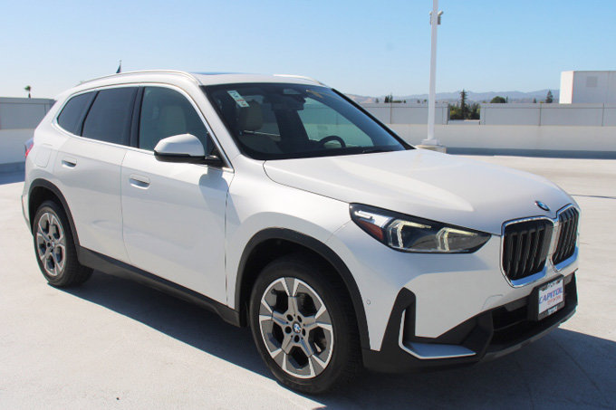 Used 2023 BMW X1 xDrive28i w/ Convenience Package AWD/4WD image 2