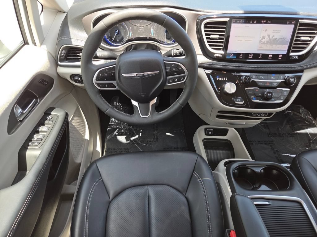 Used 2023 Chrysler Pacifica Touring-L AWD/4WD image 28