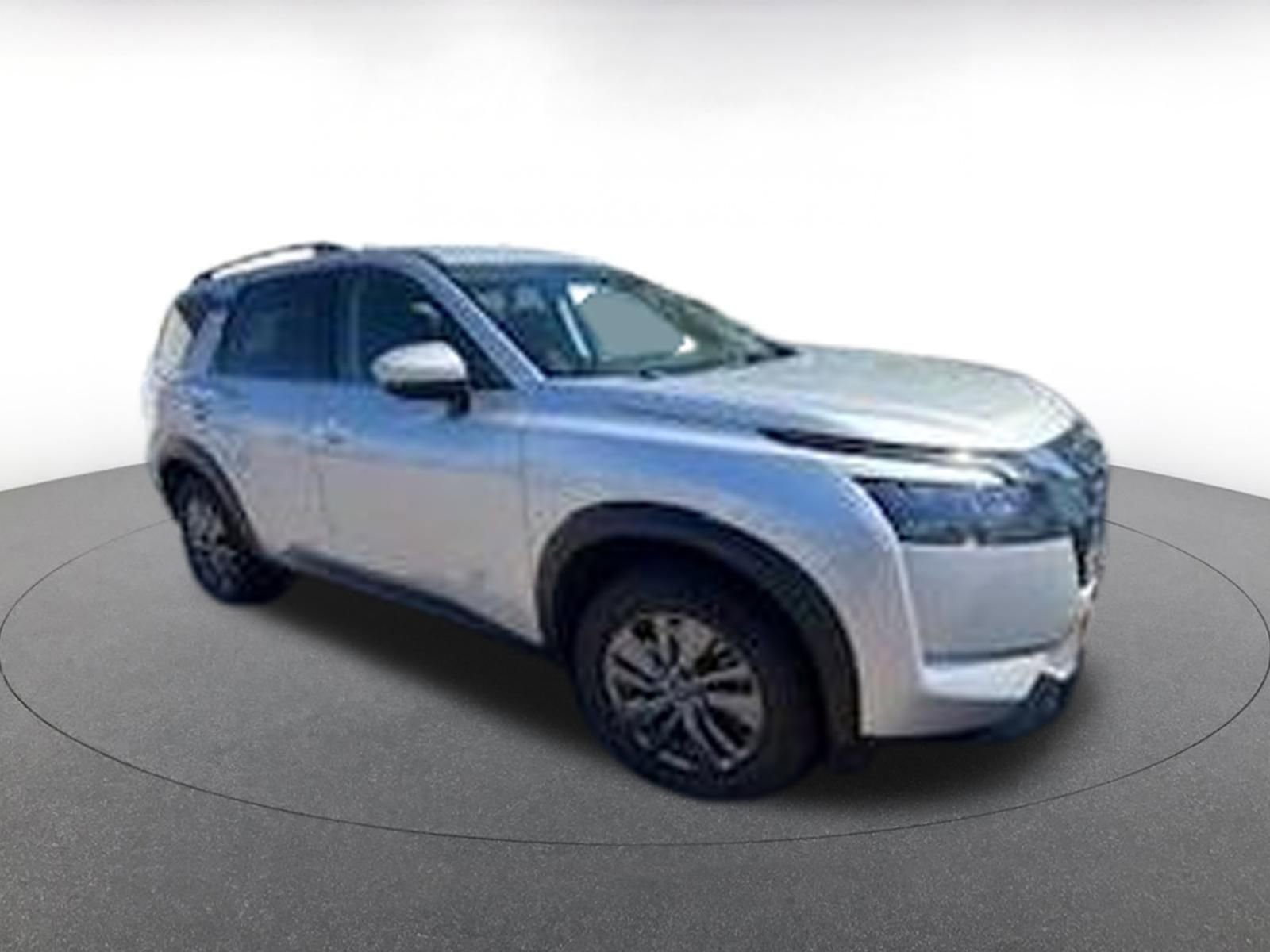 Used 2025 Nissan Pathfinder SV image 2