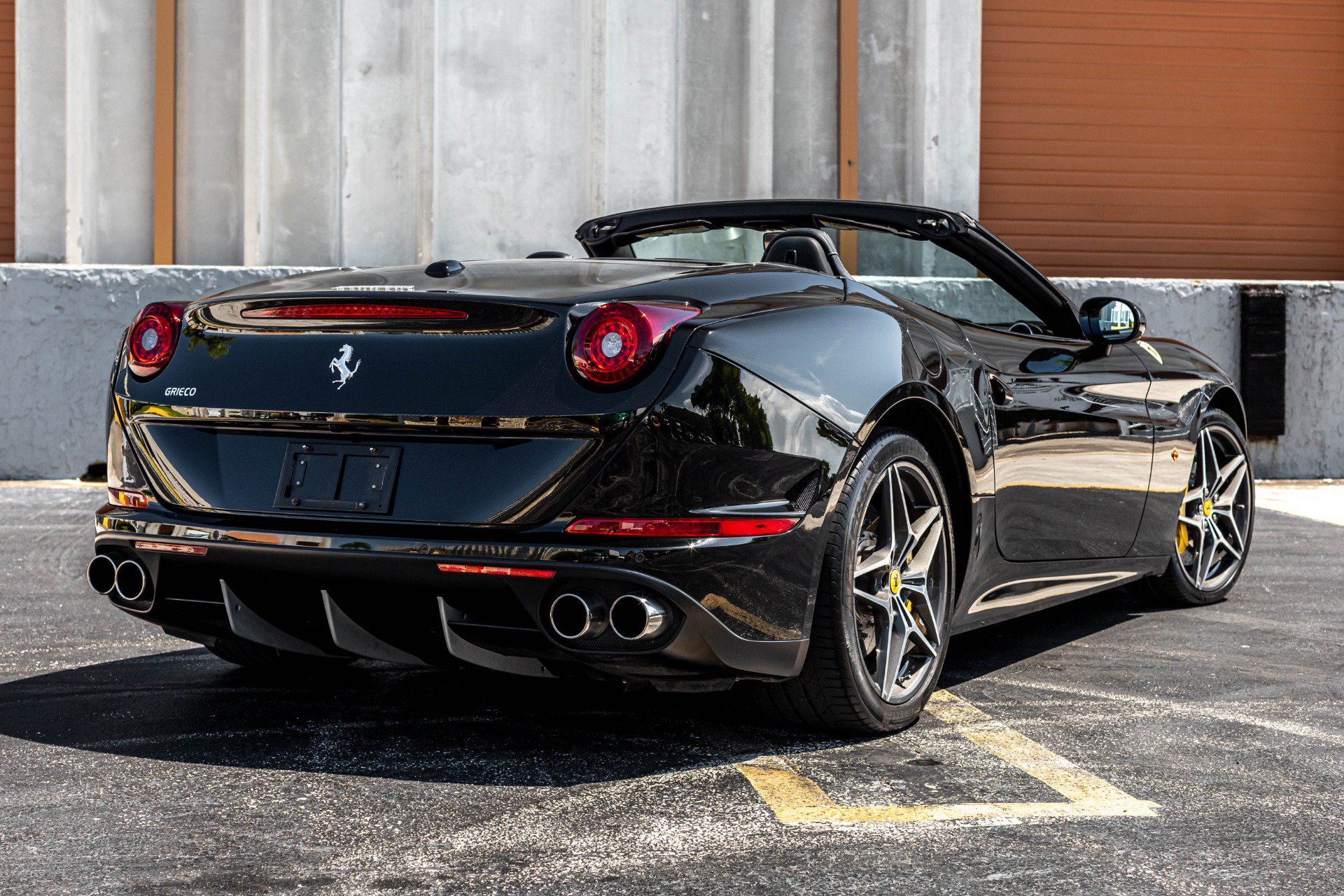 Used 2017 Ferrari California T RWD image 21