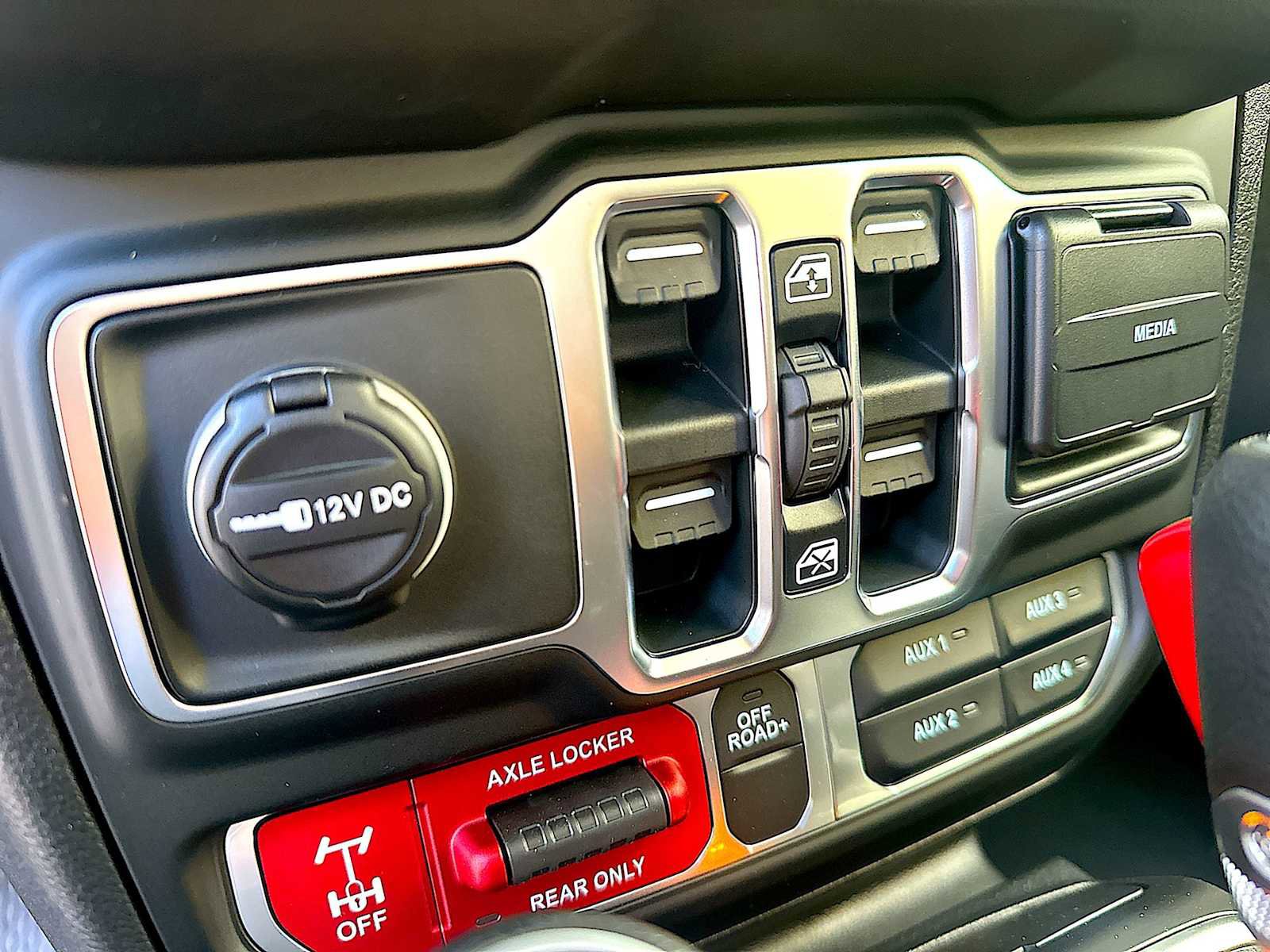 New 2026 Jeep Gladiator Mojave w/ Dual Top Group AWD/4WD image 15
