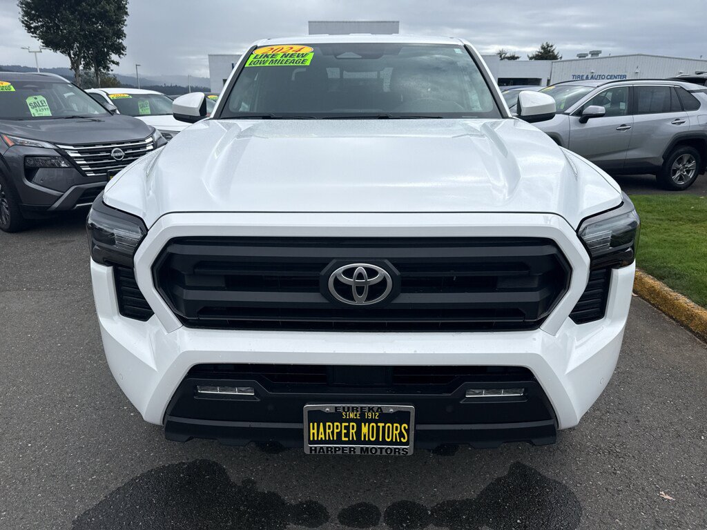 Used 2024 Toyota Tacoma SR5 w/ SR5 Upgrade Package AWD/4WD image 11