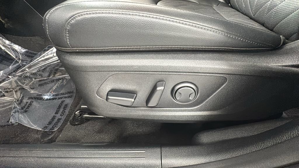 Used 2025 Kia Sportage X-Line image 11