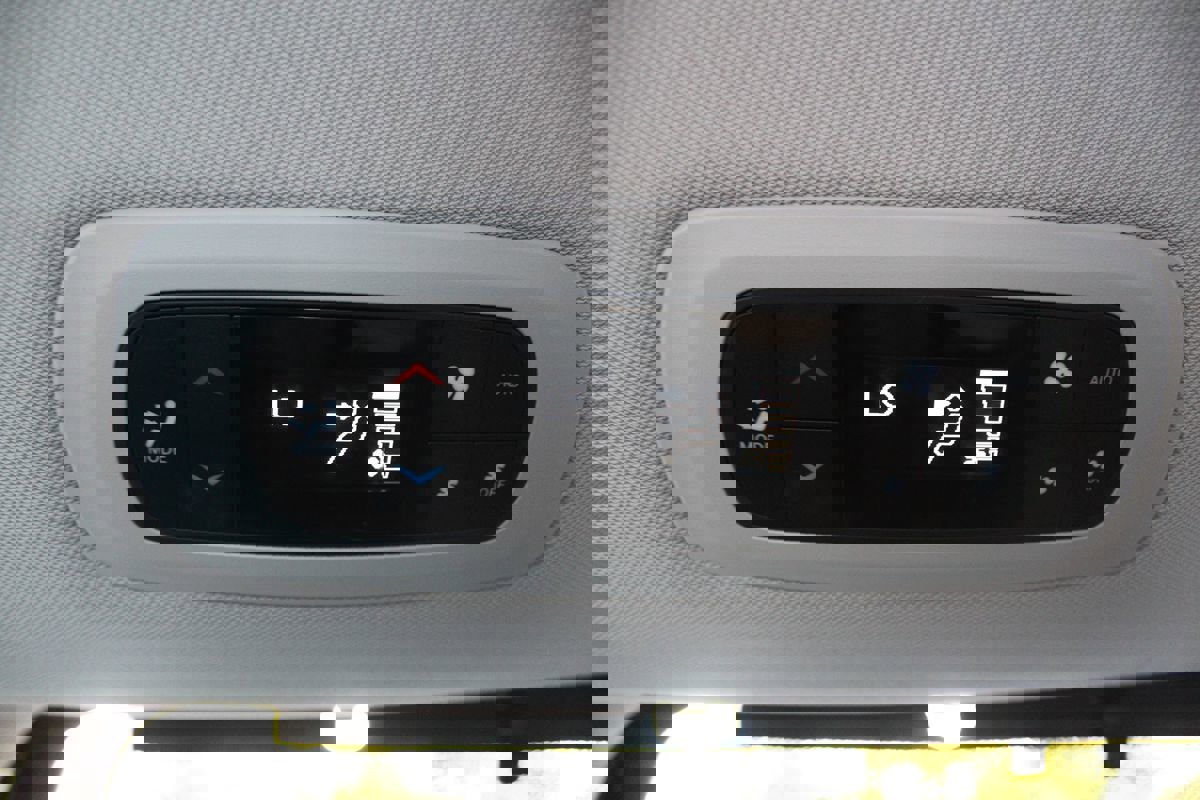 Used 2017 Chrysler Pacifica Platinum image 31