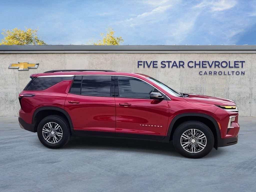 Used 2025 Chevrolet Traverse LT FWD image 9