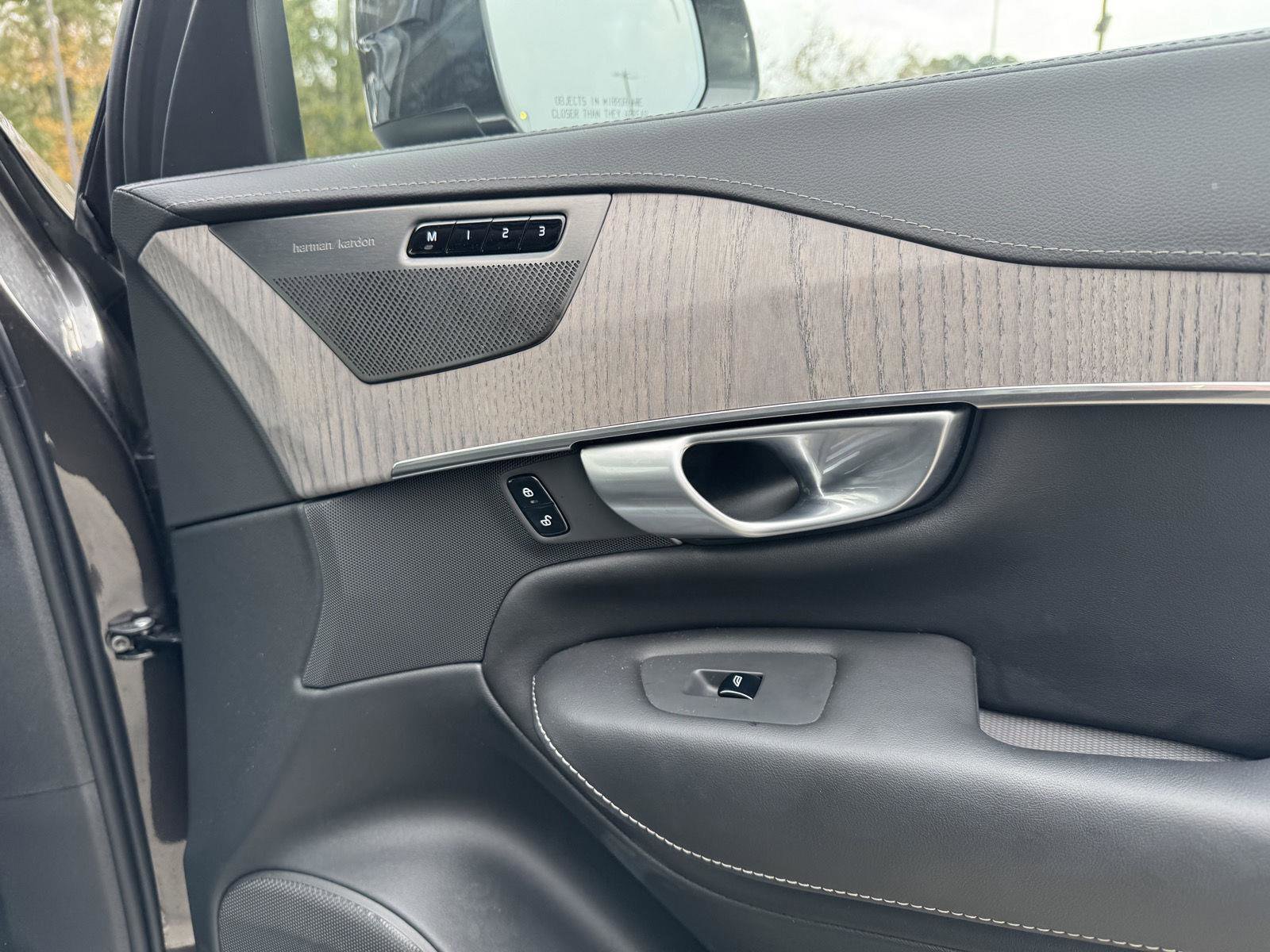 Used 2024 Volvo XC90 B6 Ultimate w/ Protection Package image 30