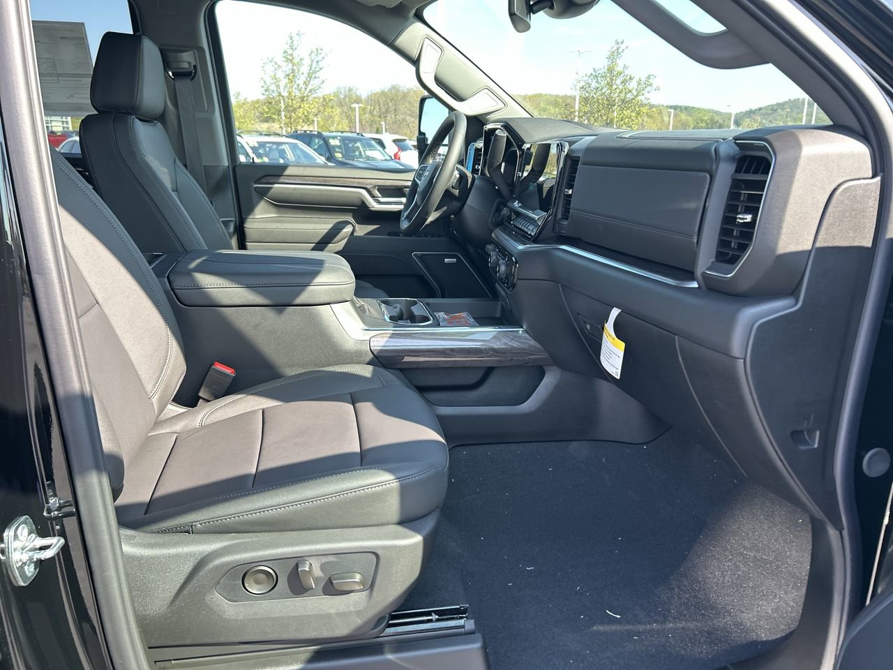 New 2026 Chevrolet Silverado 3500 LTZ w/ LTZ Convenience Package AWD/4WD image 15