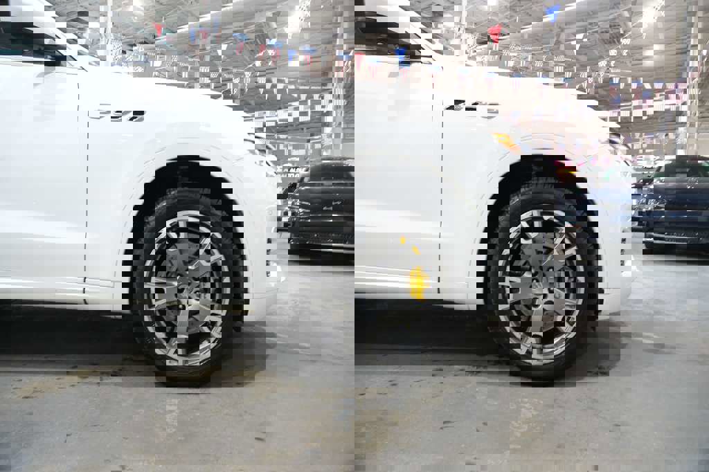 Used 2017 Maserati Levante S image 13