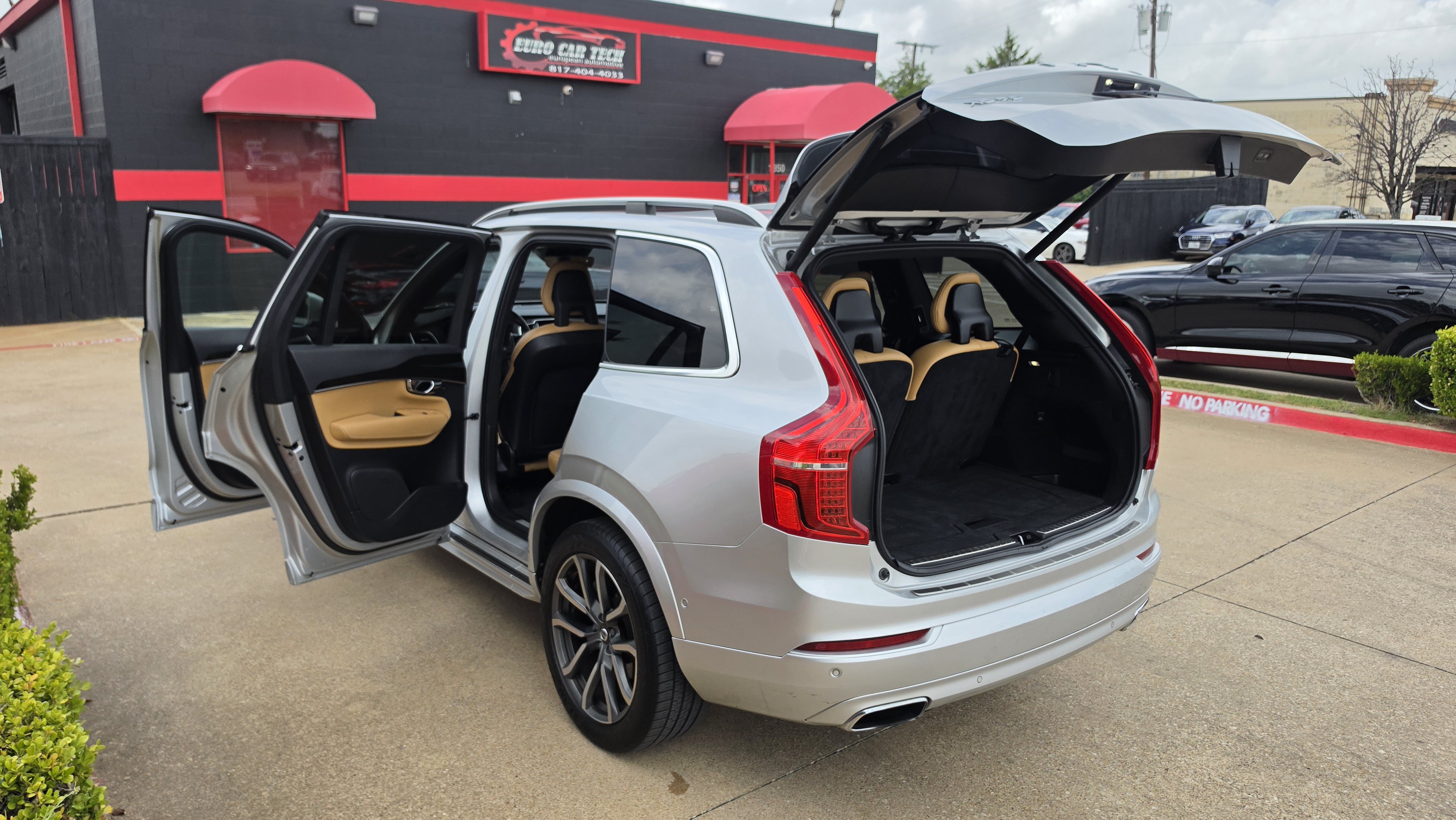 Used 2018 Volvo XC90 T6 Momentum w/ Convenience Package AWD/4WD image 18