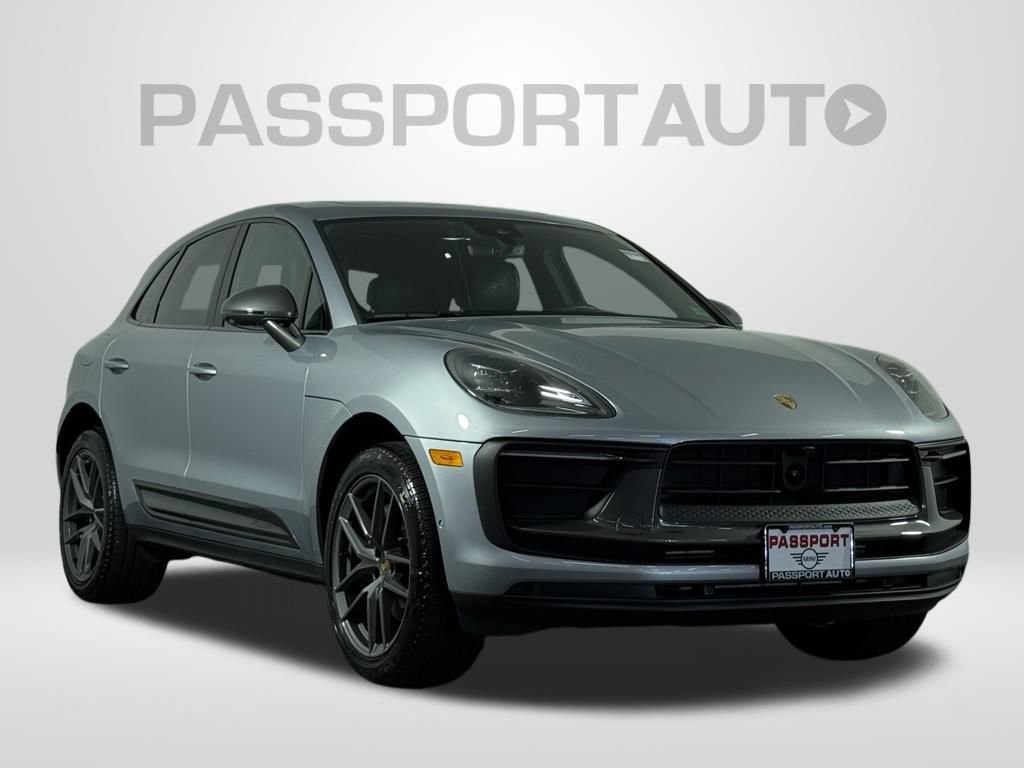 Used 2025 Porsche Macan AWD/4WD image 3