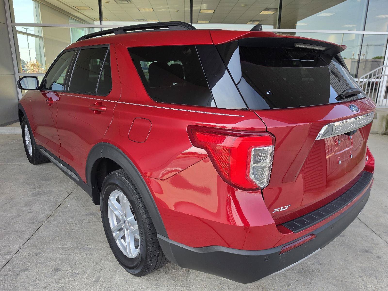 Used 2023 Ford Explorer XLT w/ Equipment Group 202A AWD/4WD image 3