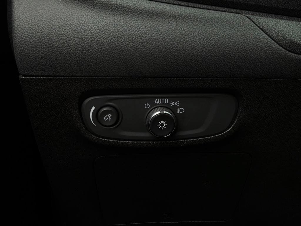 Used 2025 Buick Encore GX Preferred FWD image 19