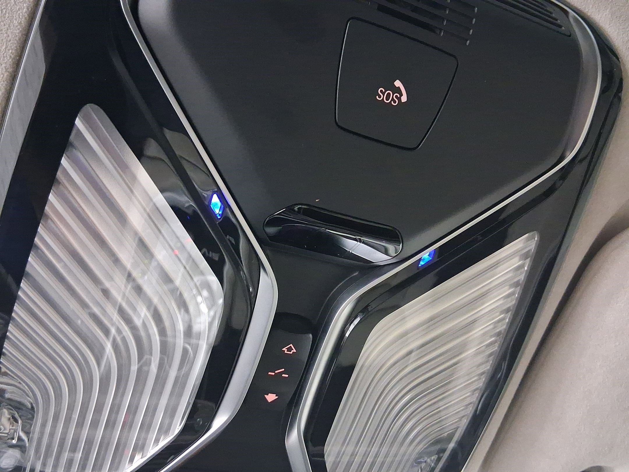 Certified 2022 BMW M760i xDrive image 28
