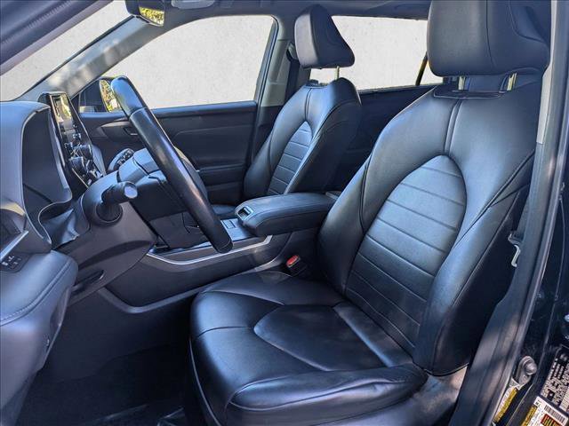 Used 2020 Toyota Highlander XLE image 16