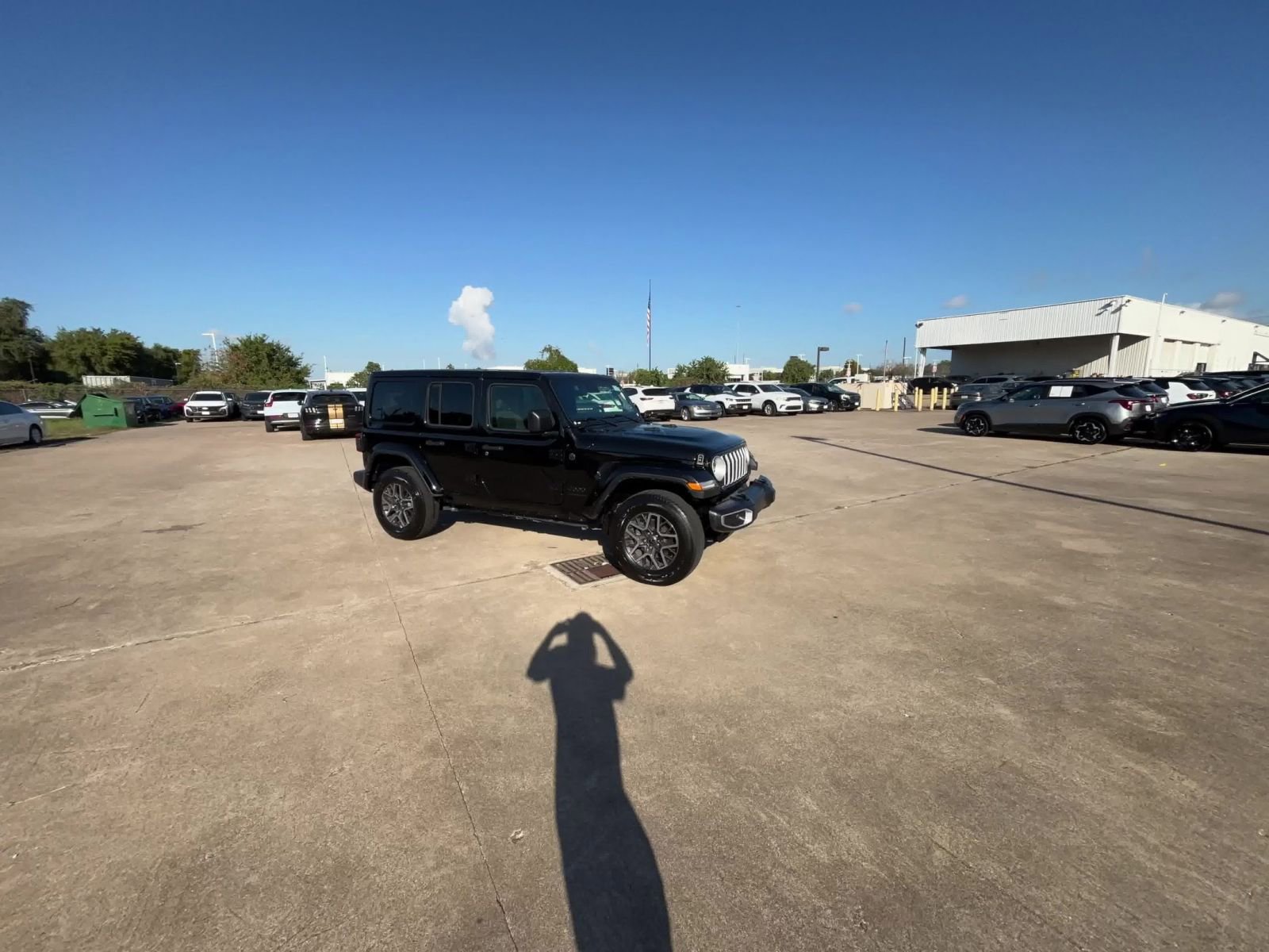 Used 2025 Jeep Wrangler Sahara image 15