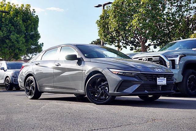 New 2026 Hyundai Elantra Sport FWD image 2