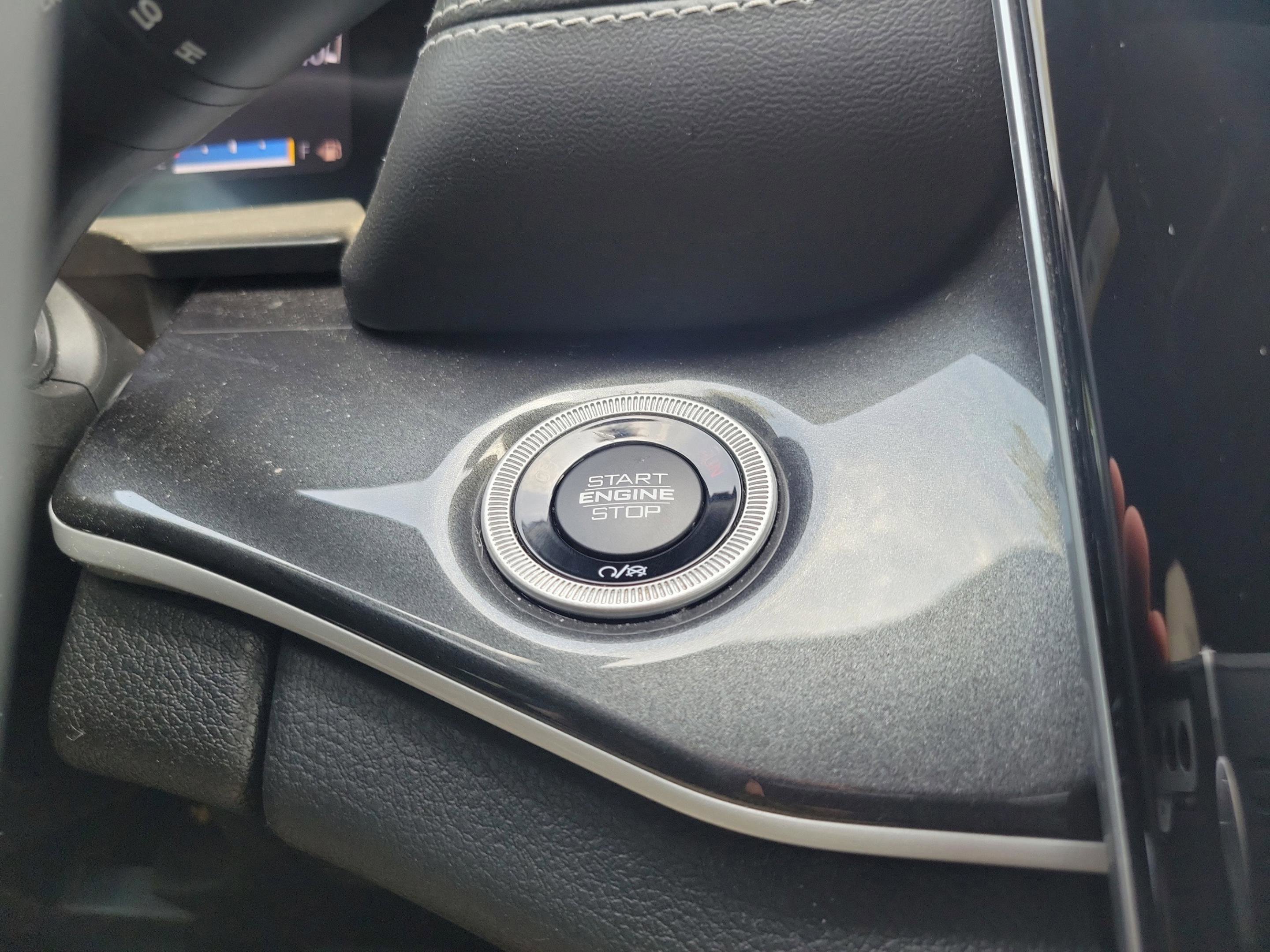 Used 2023 Jeep Grand Cherokee L Laredo AWD/4WD image 27