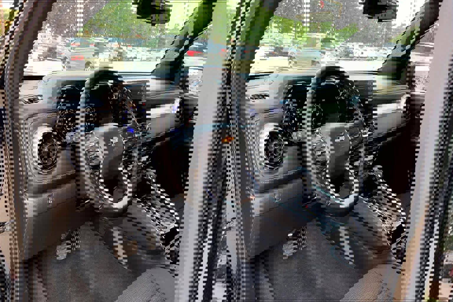 Used 2024 Chevrolet Colorado LT w/ LT Convenience Package image 17