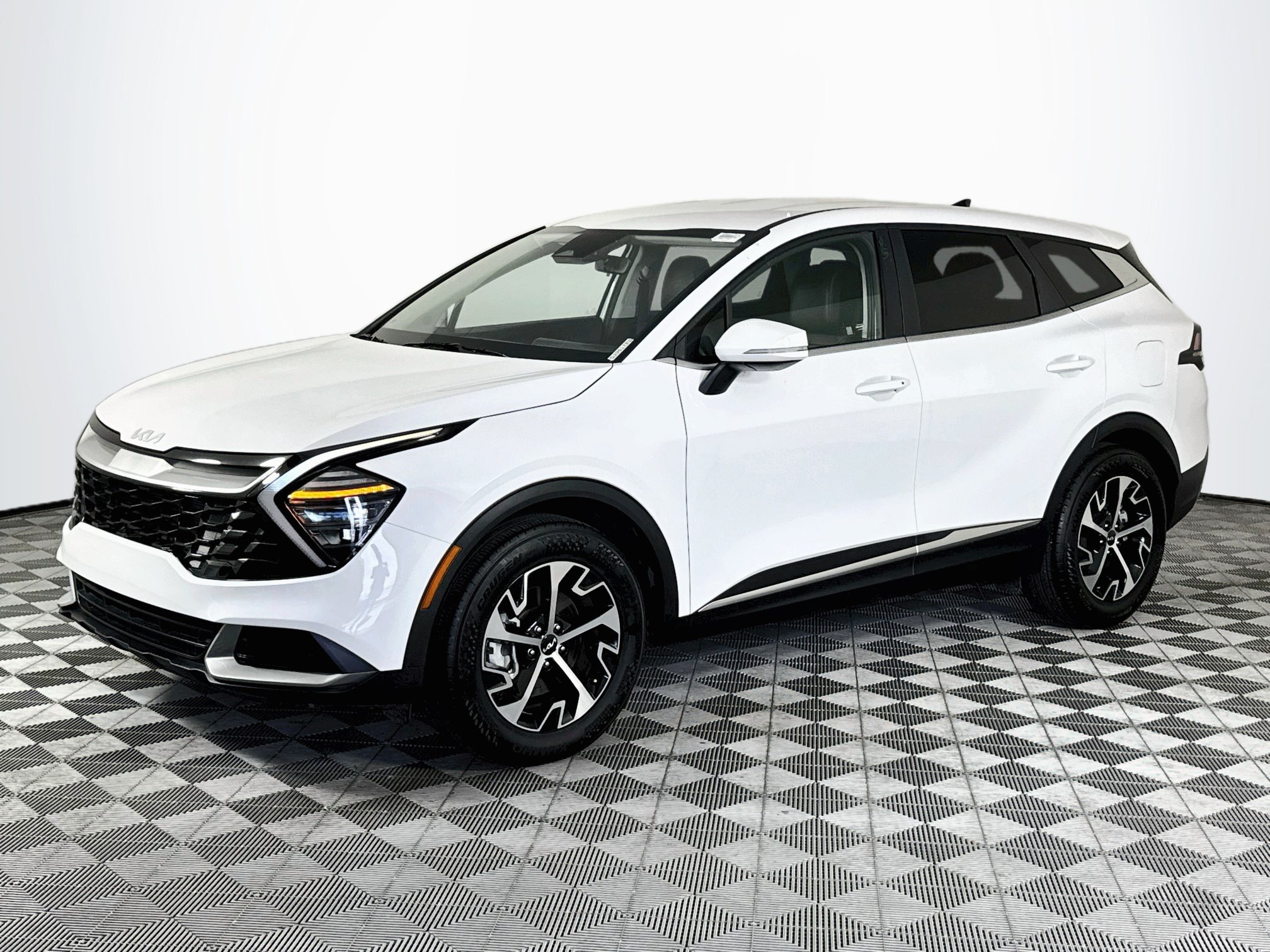 Used 2025 Kia Sportage EX FWD image 4