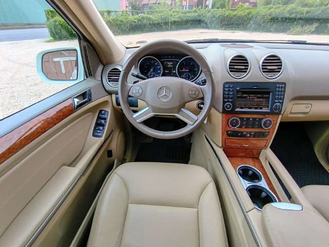 Used 2009 Mercedes-Benz ML 320 BlueTEC 4MATIC image 39