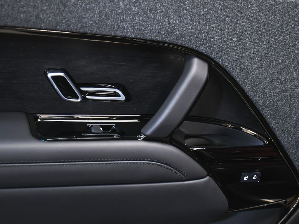 Used 2025 Land Rover Range Rover Sport Autobiography image 15