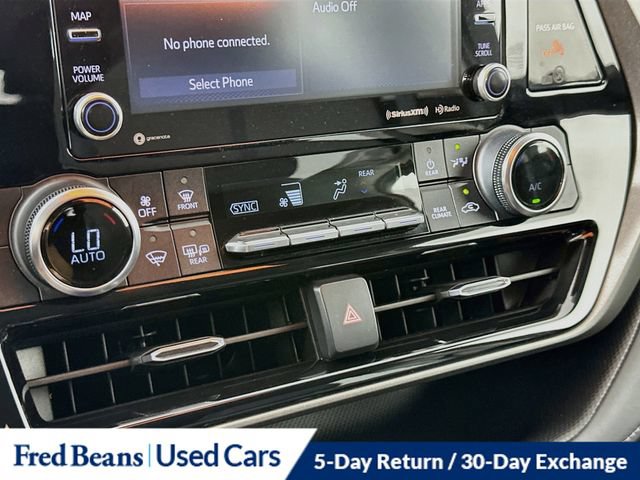 Used 2022 Toyota Highlander LE AWD/4WD image 20
