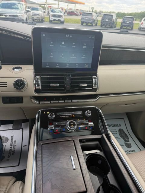Used 2020 Lincoln Navigator L Reserve w/ Luxury Package AWD/4WD image 12