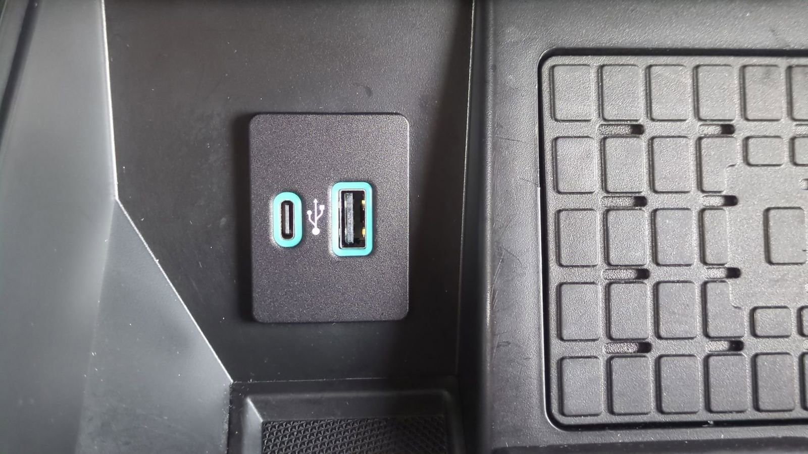 Certified 2024 Ford F150 Platinum w/ Equipment Group 702A High image 37