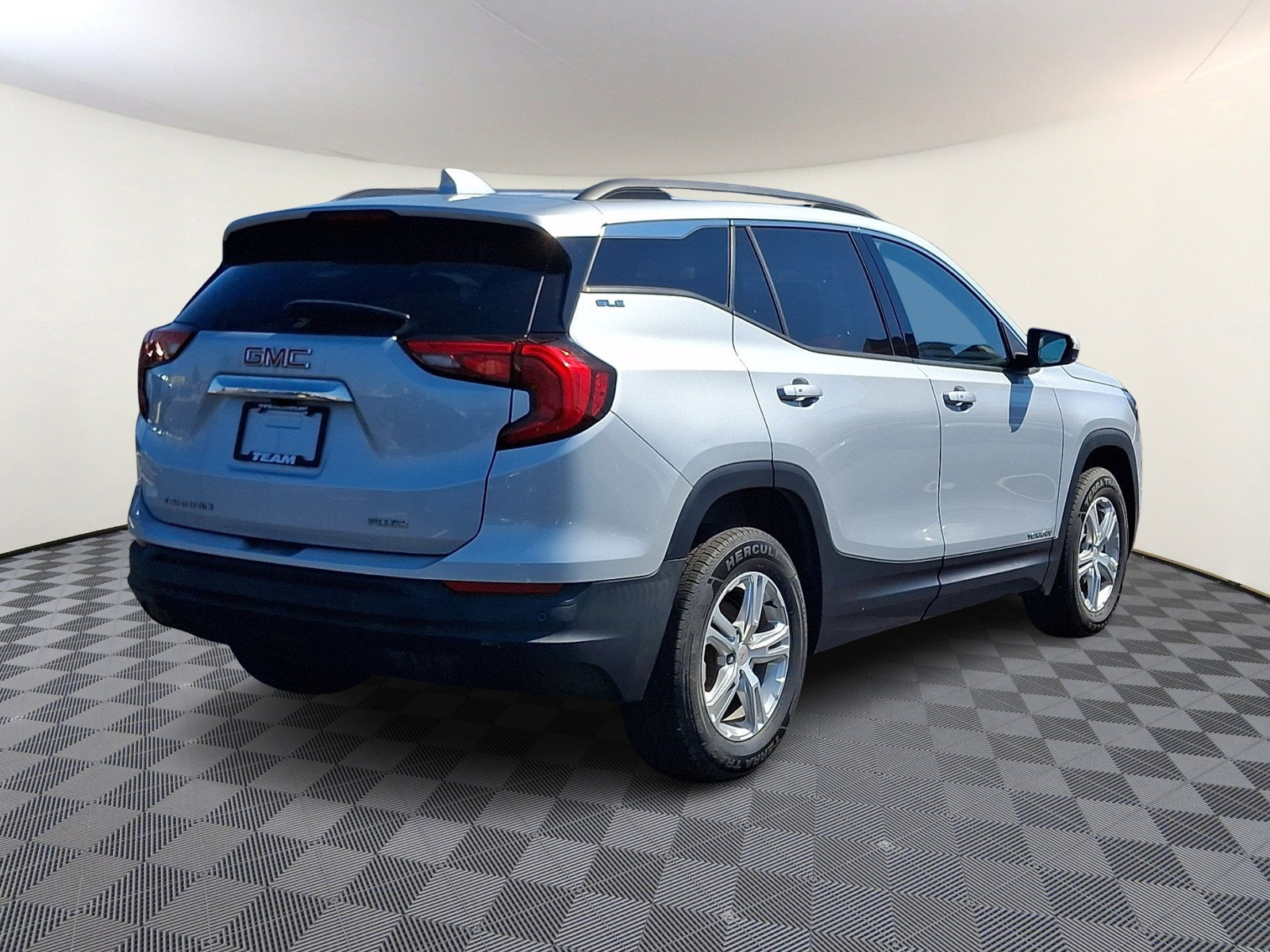Used 2020 GMC Terrain SLE w/ Driver Convenience Package image 6