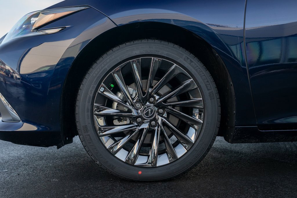 New 2025 Lexus ES 350 Ultra Luxury image 11