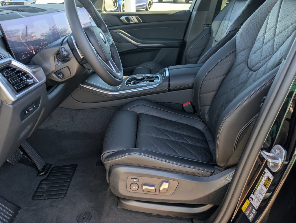 New 2026 BMW X5 xDrive50e w/ Premium Package AWD/4WD image 11