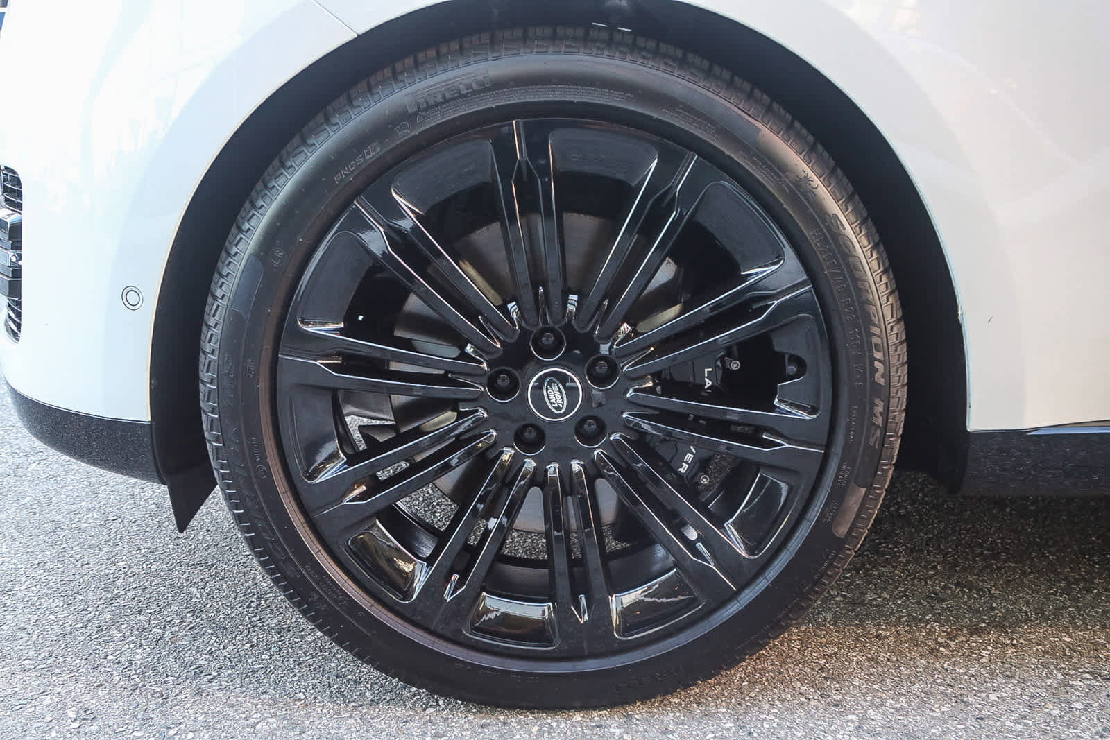 Used 2025 Land Rover Range Rover SE image 12