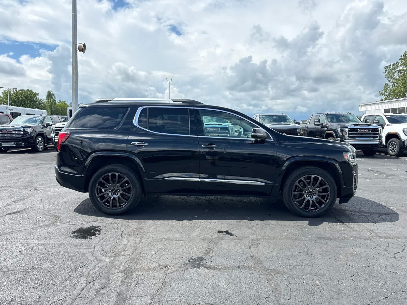 Certified 2023 GMC Acadia Denali w/ Black Diamond Edition AWD/4WD image 6