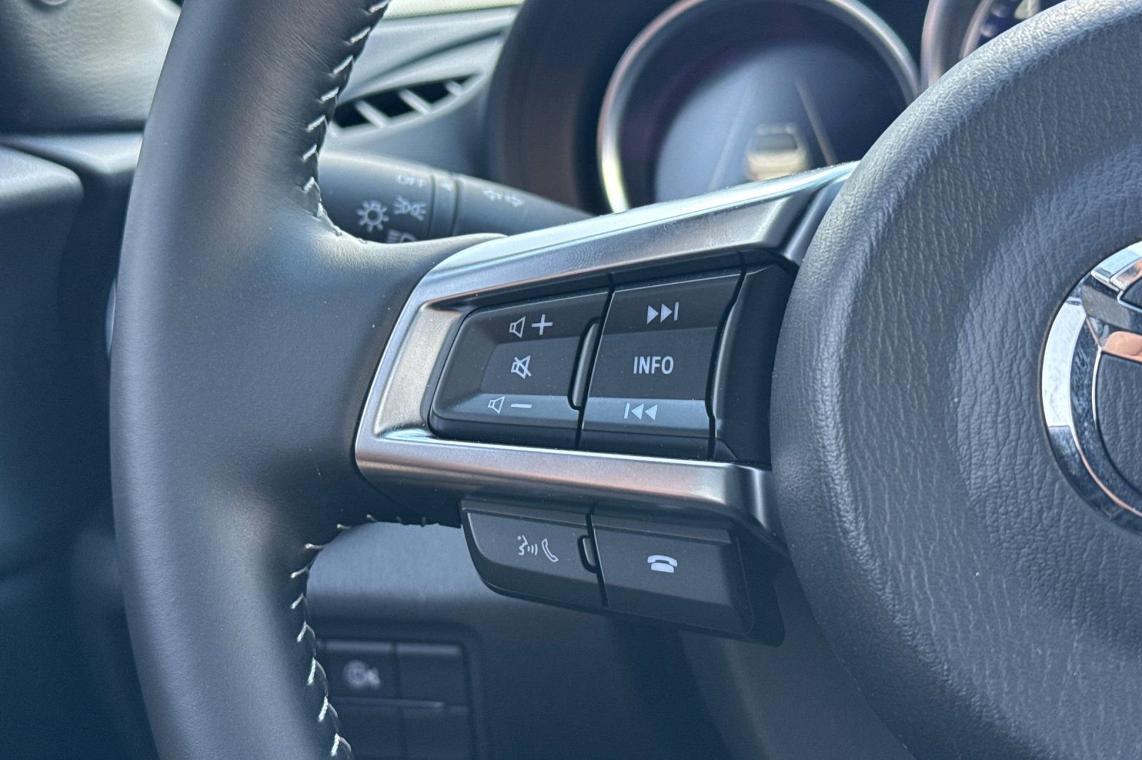 Used 2025 MAZDA MX-5 Miata Sport w/ Appearance Package image 32